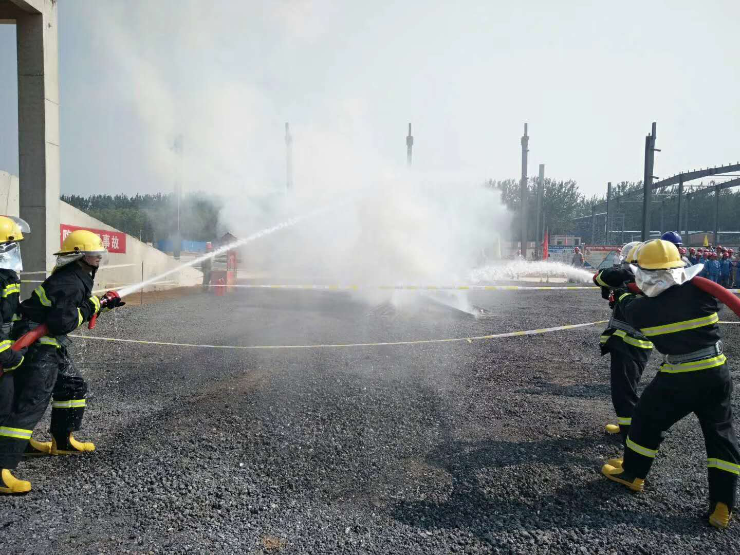 消防灭火进行时